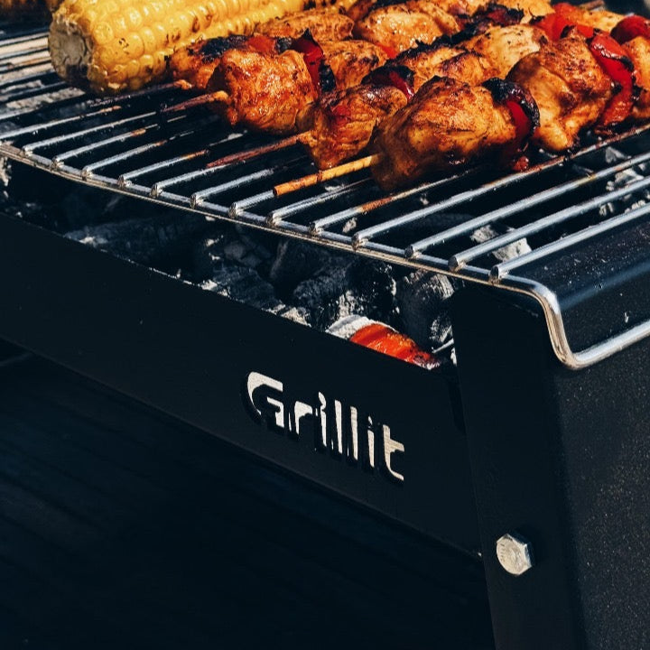 Lightweight 1.5 kg portable charcoal grill easy to carry anywhere